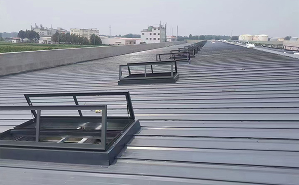 某中学室内体育馆青海排烟窗改造项目