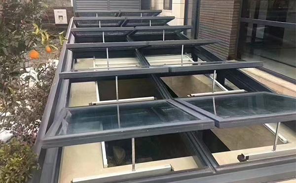 某轨道交通车辆维修车间青海排烟窗应用