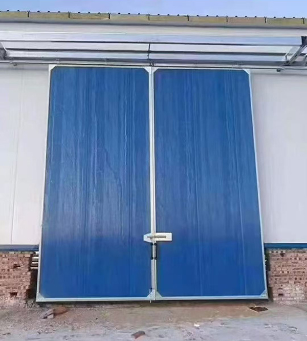 青海工业门在大型仓储物流通道中的应用实例