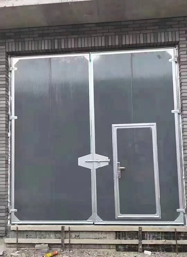 青海工业平开门在大型设备制造车间的应用实例